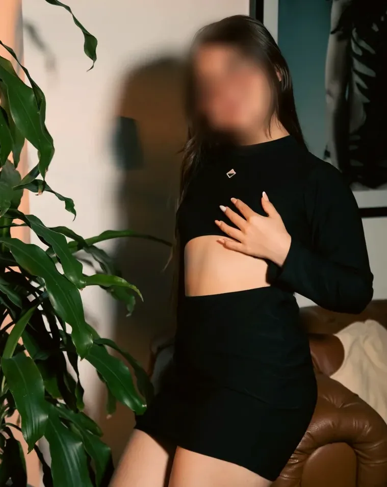 Amina, 31