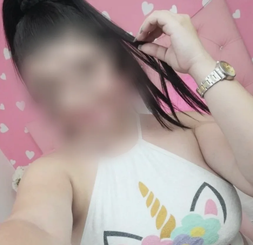 Amina, 29
