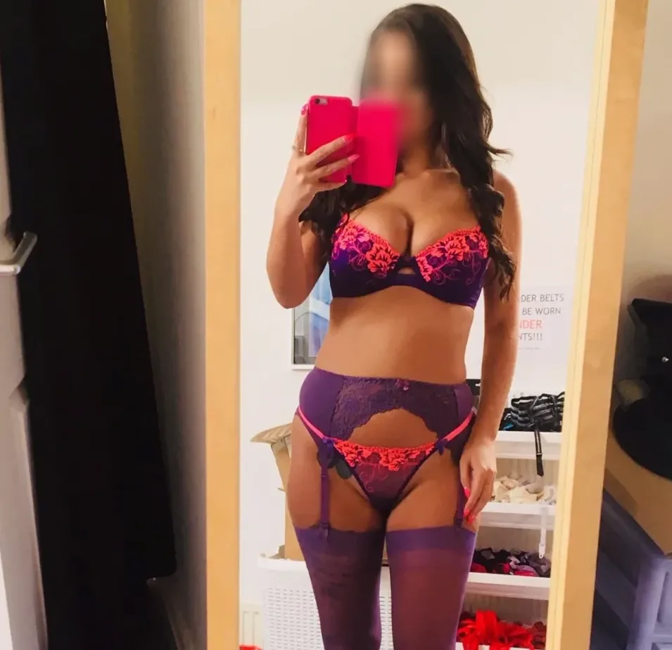 Lena, 33