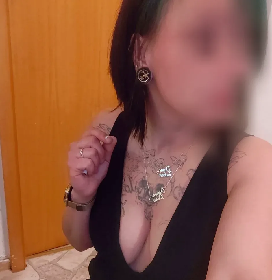 Monica, 25